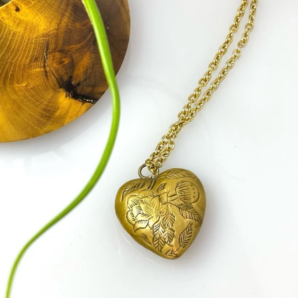 Gold Heart Necklace - Picture 3 of 4